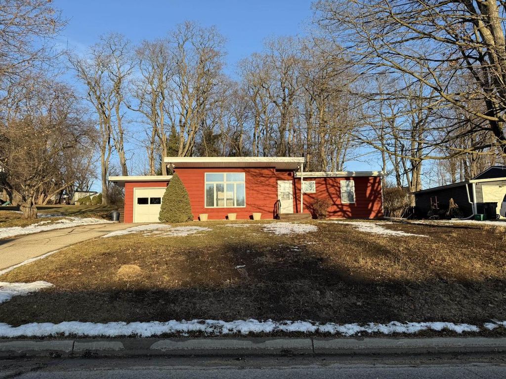 Photo of 219 W Commerce STREET, Mineral Point, WI 53565 (MLS # 2014566)