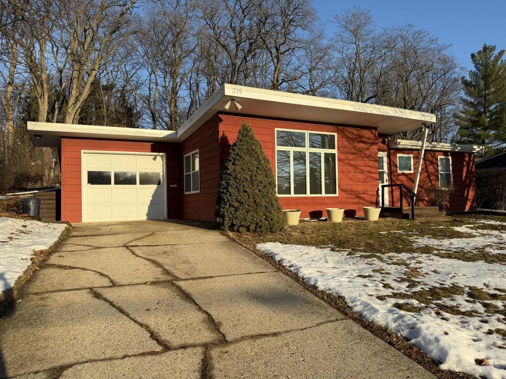 Photo of 219 W Commerce STREET, Mineral Point, WI 53565 (MLS # 2014566)