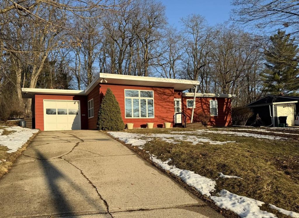 Photo of 219 W Commerce STREET, Mineral Point, WI 53565 (MLS # 2014566)