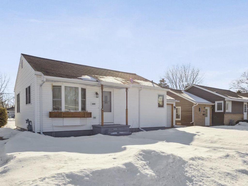 Photo of 3009 Algoma STREET, Stevens Point, WI 54481 (MLS # 22600523)