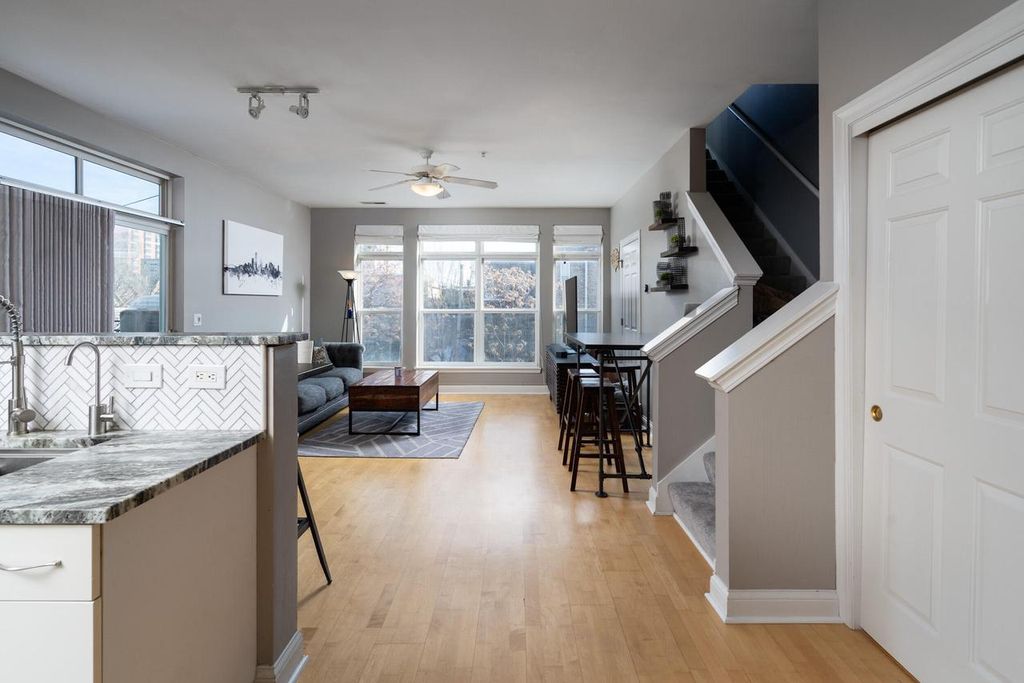 Photo of 1550 N Warren AVENUE #308, Milwaukee, WI 53202 (MLS # 1948788)