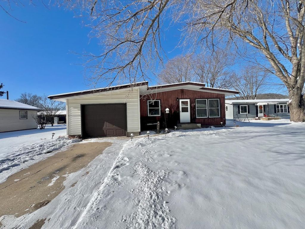Photo of 1750 Collins DRIVE, Richland Center, WI 53581 (MLS # 2014097)