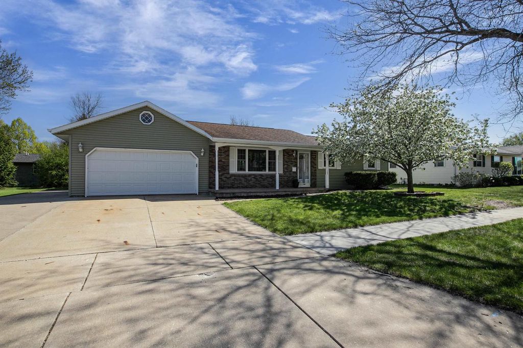 Photo of 1625 E Sylvan AVENUE, Appleton, WI 54915 (MLS # 50325610)