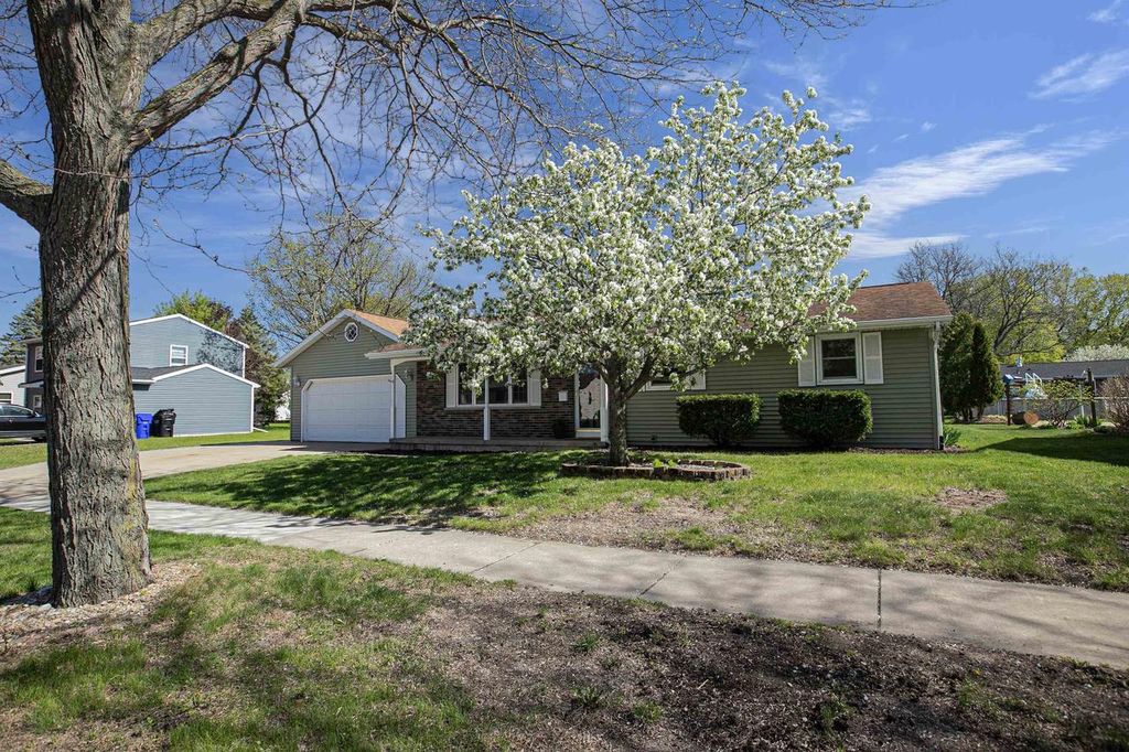 Photo of 1625 E Sylvan AVENUE, Appleton, WI 54915 (MLS # 50325610)