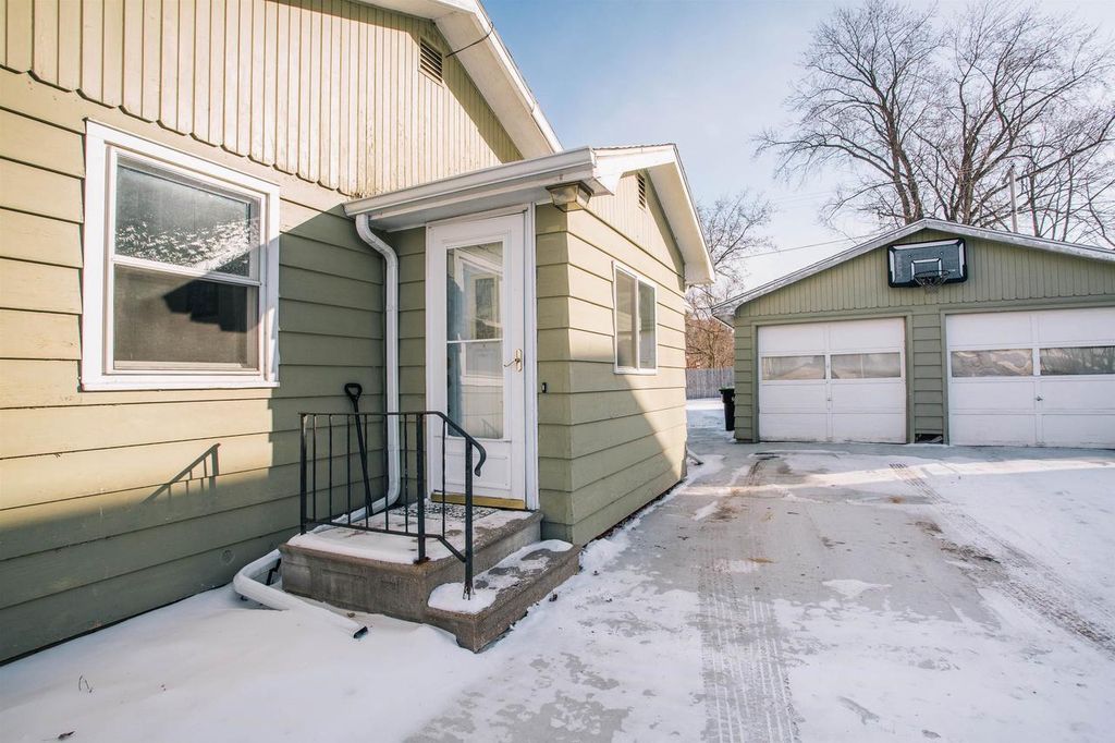 Photo of 332 S Main STREET, Granton, WI 54436 (MLS # 22600310)