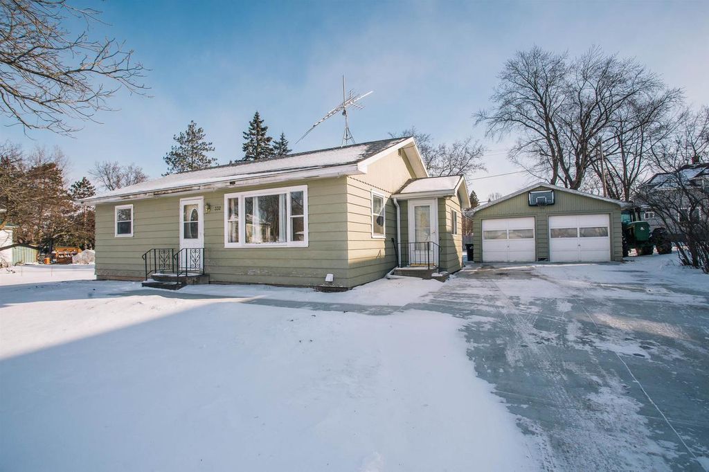 Photo of 332 S Main STREET, Granton, WI 54436 (MLS # 22600310)
