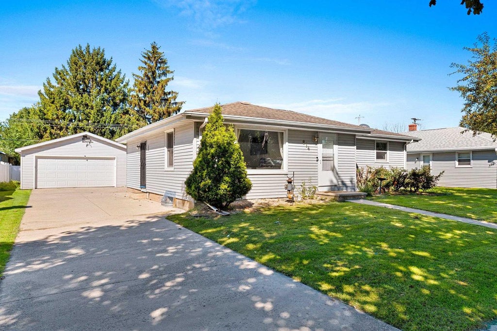 Photo of 814 Bader STREET, Green Bay, WI 54302 (MLS # 50333254)