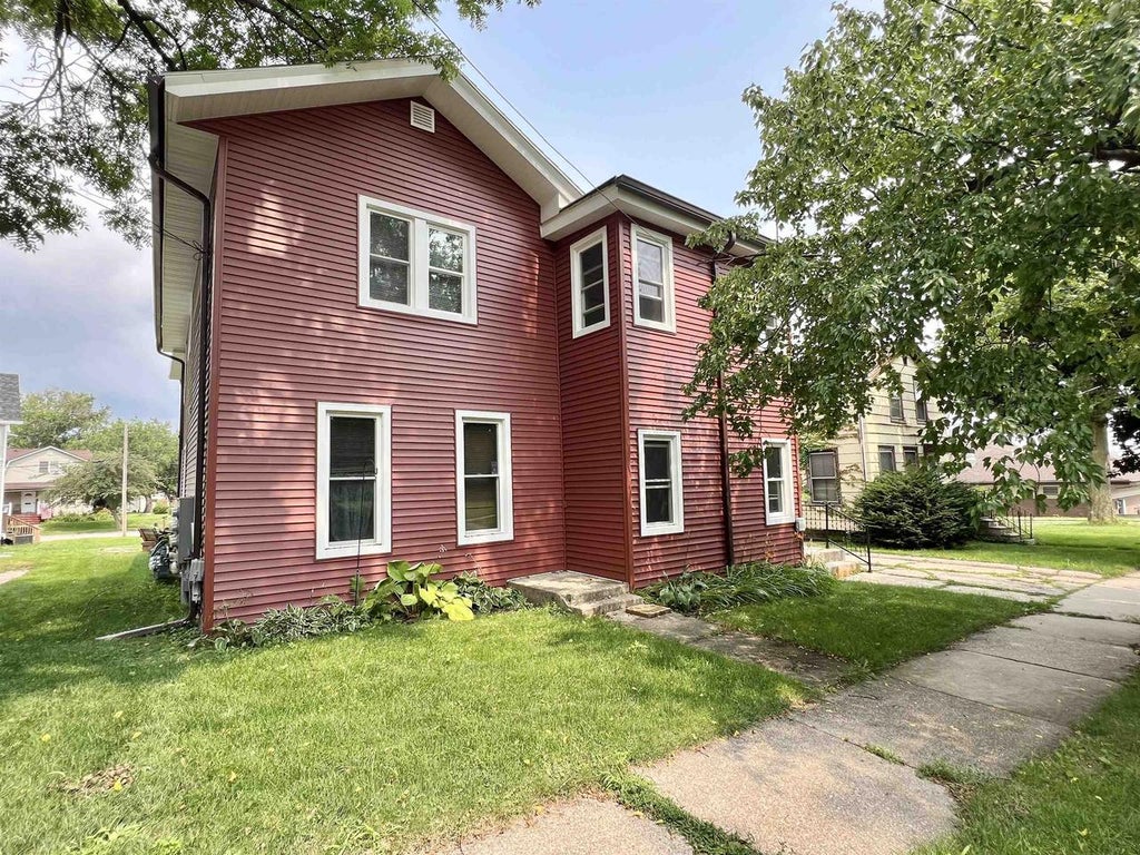 Photo of 306 N Academy STREET, Janesville, WI 53548 (MLS # 2028327)