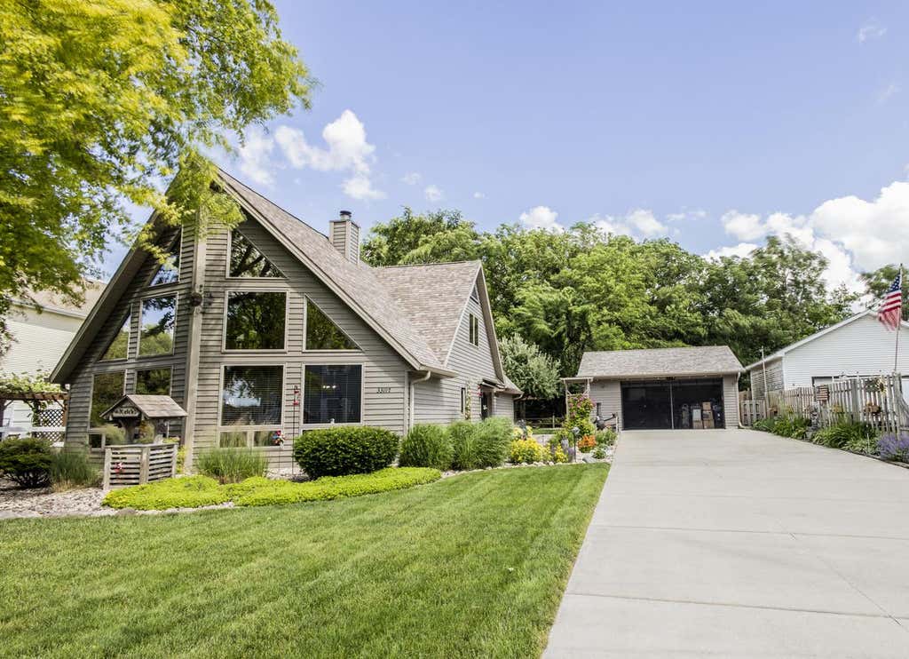 Photo of 33197 S Lakeshore DRIVE, Burlington, WI 53105 (MLS # 1968251)