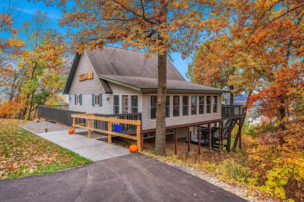 Photo of S8011 Eagle Crest DRIVE, De Soto, WI 54624 (MLS # 2015953)