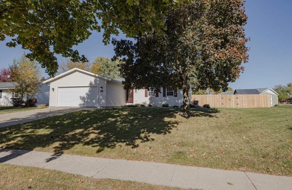 Photo of 1406 Commonwealth DRIVE, Fort Atkinson, WI 53538 (MLS # 1940066)