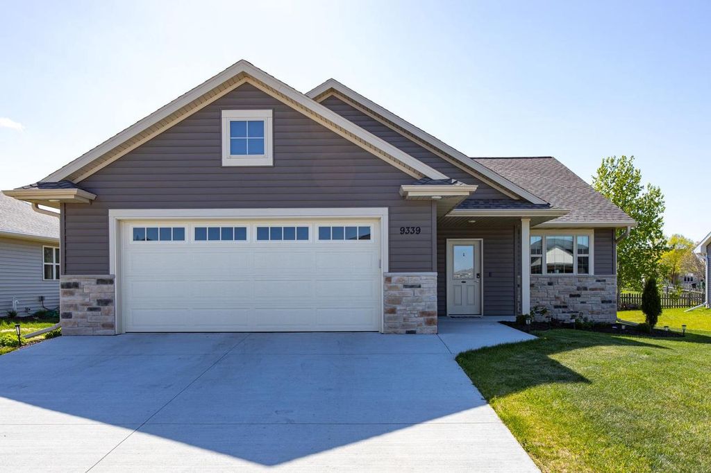 Photo of N9339 Gemstone COURT, Appleton, WI 54915 (MLS # 50325355)