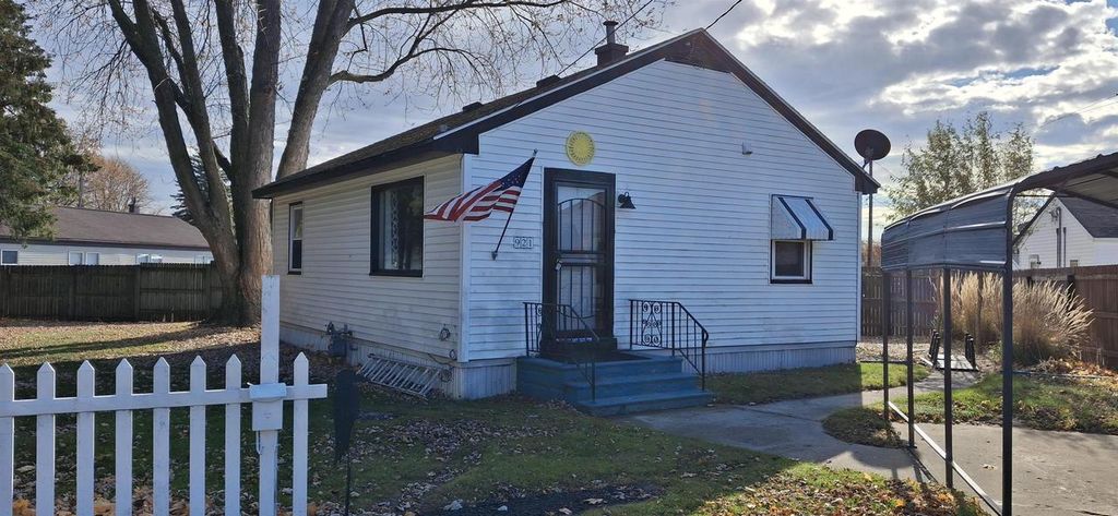 Photo of 921 Raton COURT, Manitowoc, WI 54220 (MLS # 50318292)