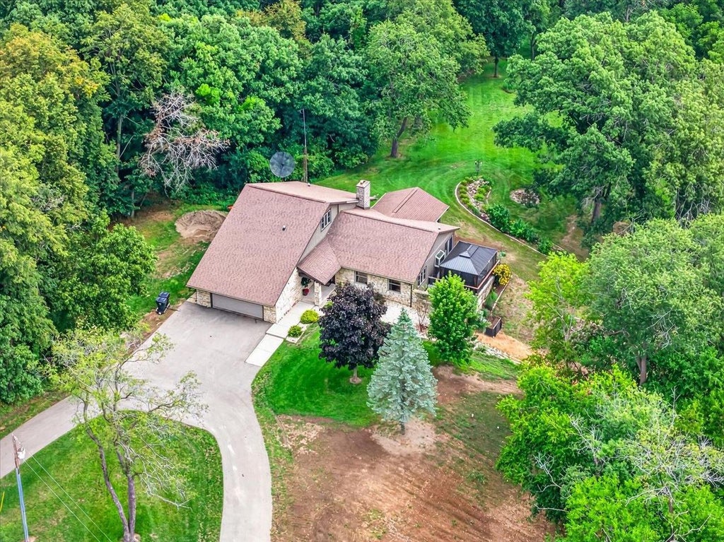 Photo of 2670 N Britt ROAD, Janesville, WI 53548 (MLS # 2032302)