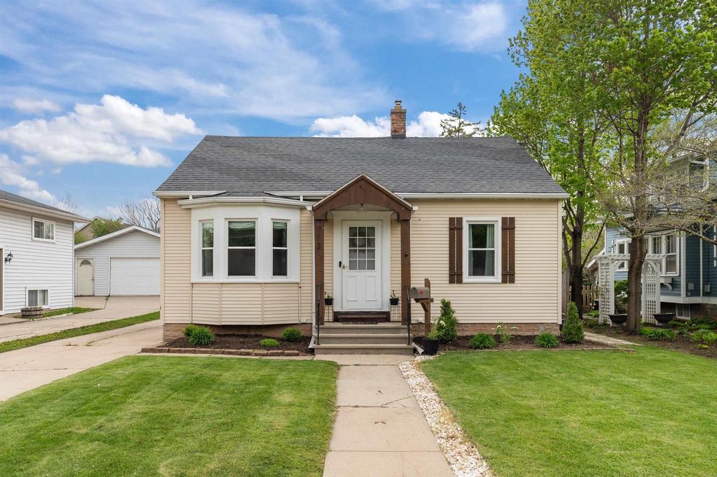 Photo of 713 N Sawyer STREET, Oshkosh, WI 54902 (MLS # 50324885)