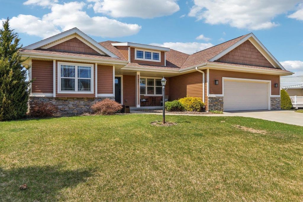 Photo of 531 Whitford AVENUE, Prairie Du Sac, WI 53578 (MLS # 2020096)