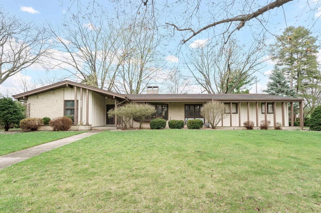 Photo of 833 N Marion AVENUE, Janesville, WI 53548 (MLS # 2020146)