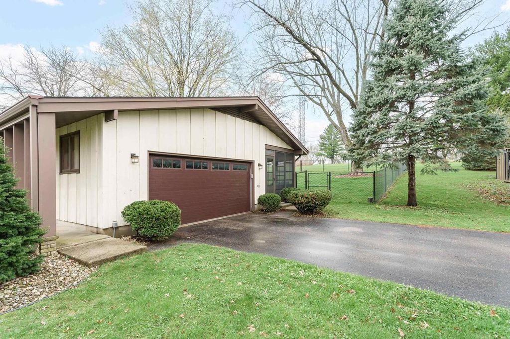 Photo of 833 N Marion AVENUE, Janesville, WI 53548 (MLS # 2020146)