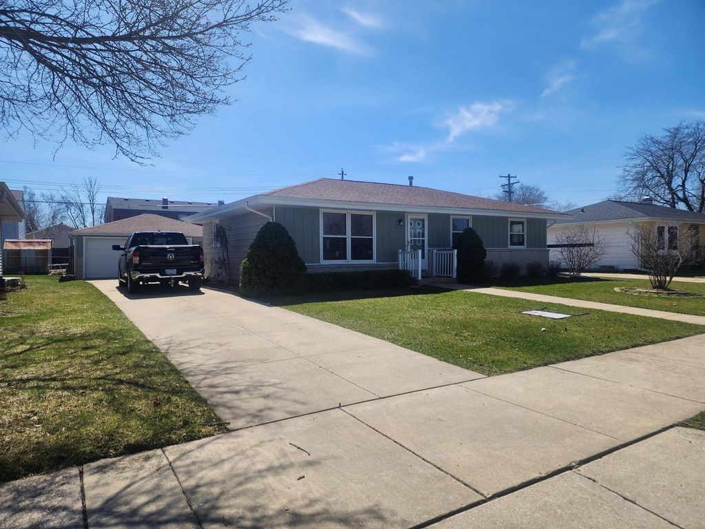 Photo of 725 Sydney DRIVE, Racine, WI 53402 (MLS # 1956437)