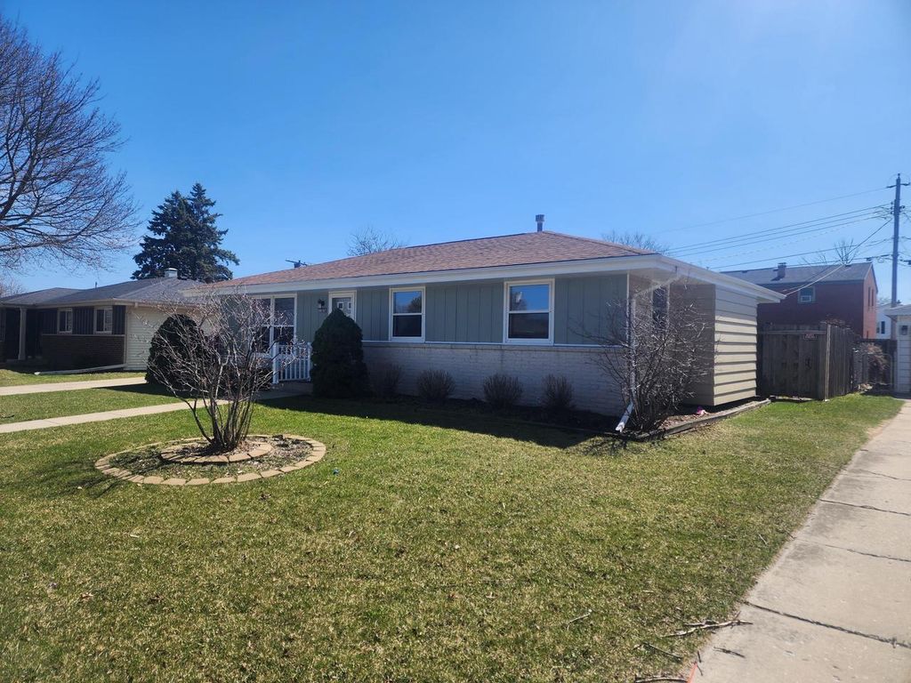 Photo of 725 Sydney DRIVE, Racine, WI 53402 (MLS # 1956437)
