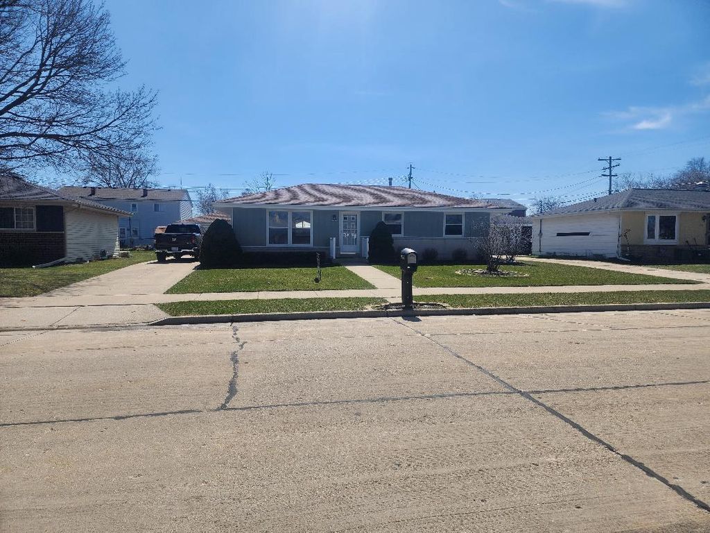 Photo of 725 Sydney DRIVE, Racine, WI 53402 (MLS # 1956437)