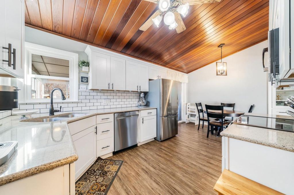 Photo of 818 W Marquette STREET, Appleton, WI 54914 (MLS # 50318580)