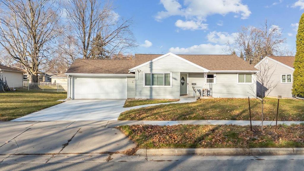 Photo of 818 W Marquette STREET, Appleton, WI 54914 (MLS # 50318580)