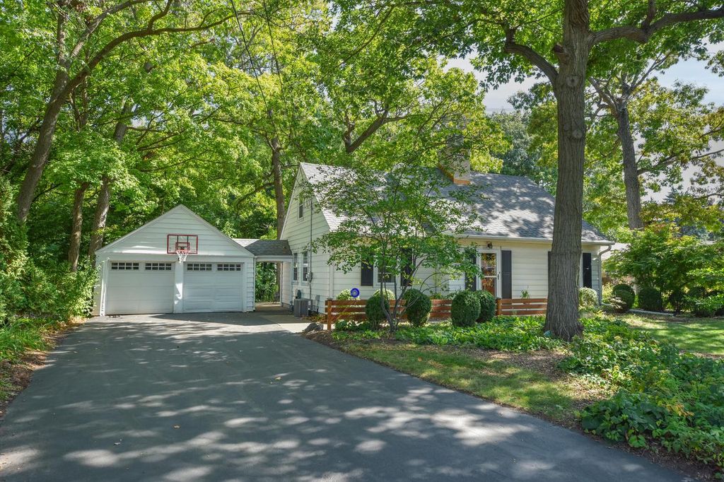 Photo of 604 N 119th STREET, Wauwatosa, WI 53226 (MLS # 1952277)