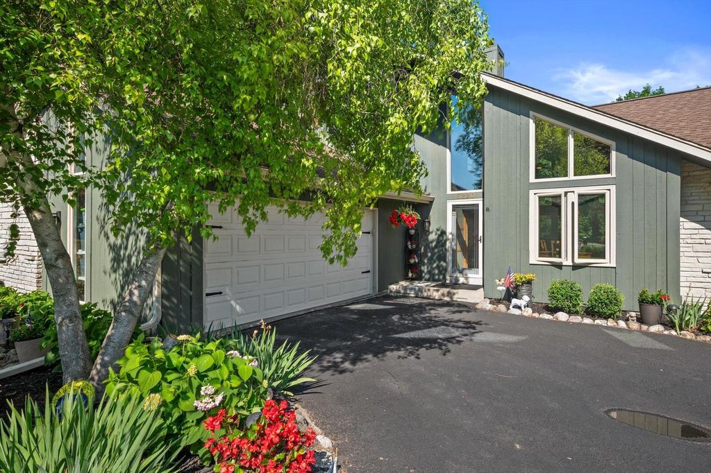 Photo of 5220 S Skyline DRIVE, New Berlin, WI 53151 (MLS # 1968842)