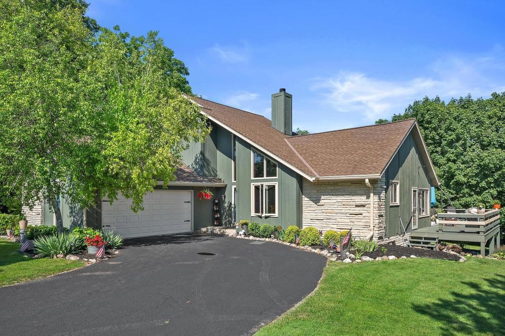 Photo of 5220 S Skyline DRIVE, New Berlin, WI 53151 (MLS # 1968842)
