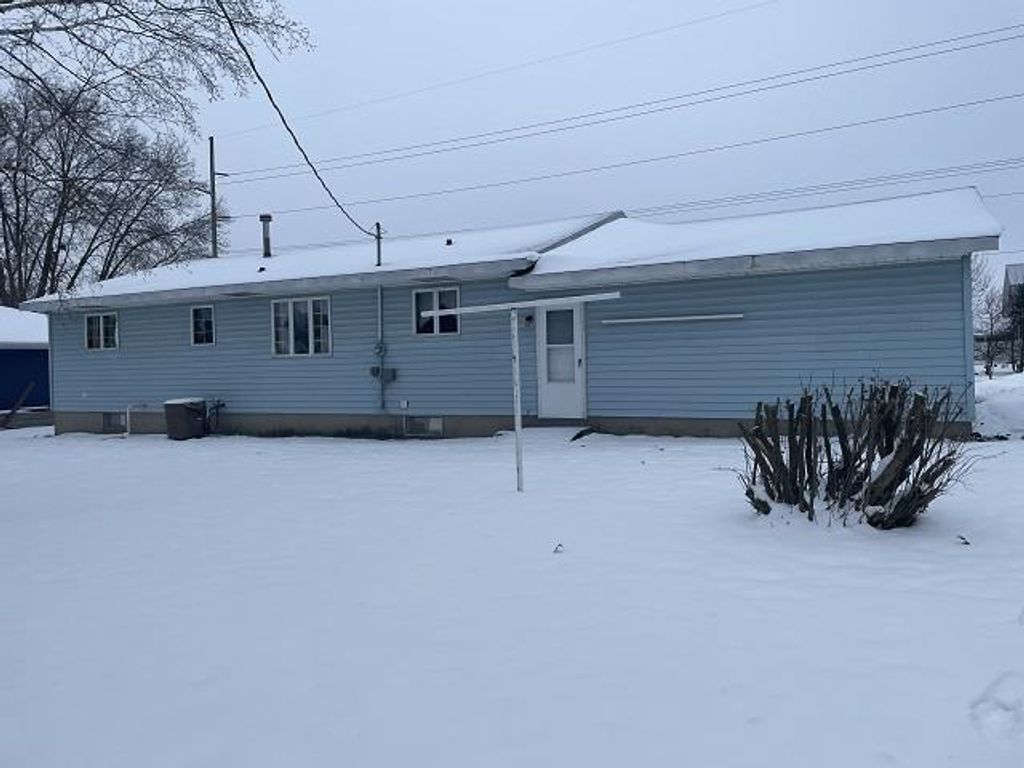 Photo of 1405 E 29th STREET, Marshfield, WI 54449 (MLS # 22505597)