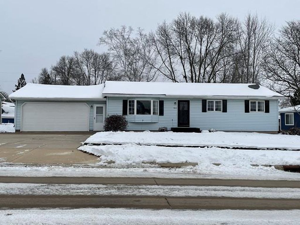 Photo of 1405 E 29th STREET, Marshfield, WI 54449 (MLS # 22505597)