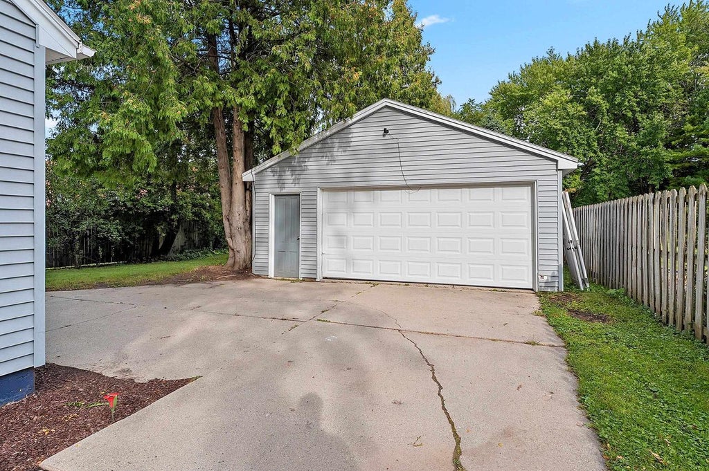 Photo of 822 Ardennes STREET, Green Bay, WI 54303 (MLS # 50332863)