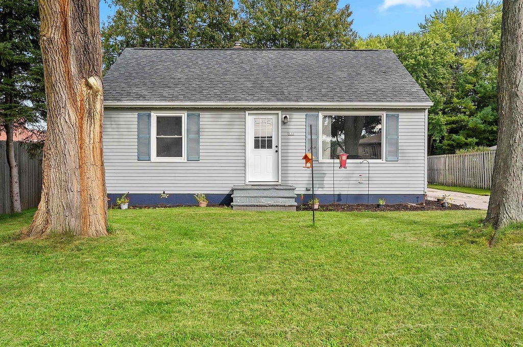 Photo of 822 Ardennes STREET, Green Bay, WI 54303 (MLS # 50332863)