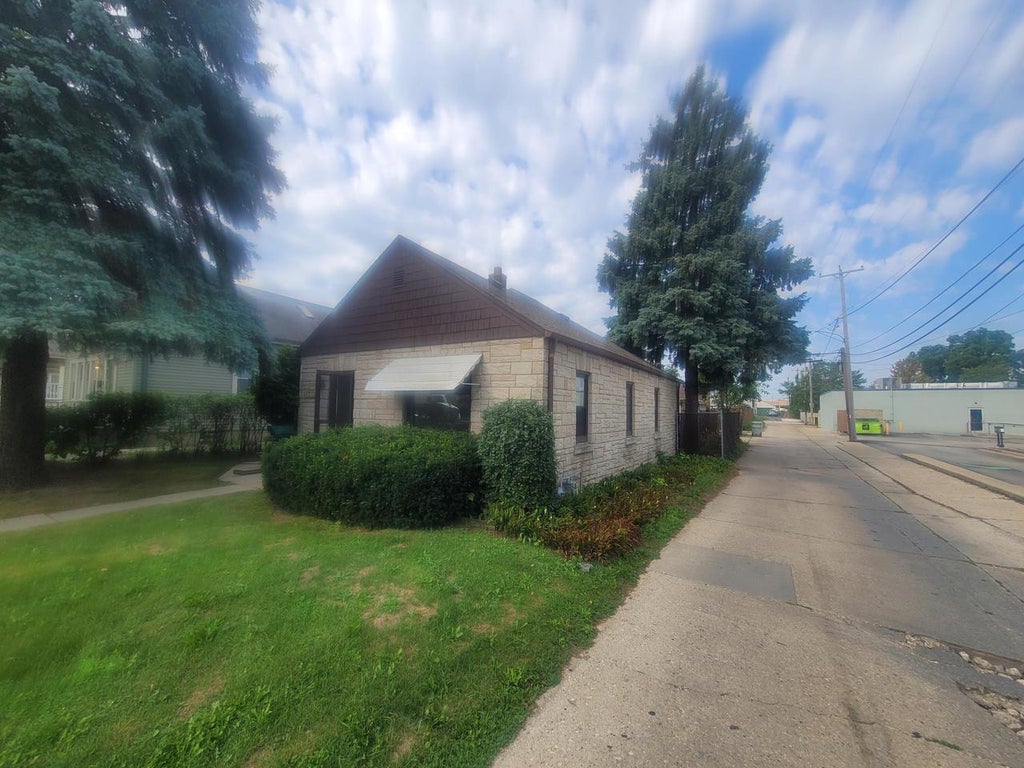 Photo of 4719 S 6th STREET, Milwaukee, WI 53221 (MLS # 1979390)