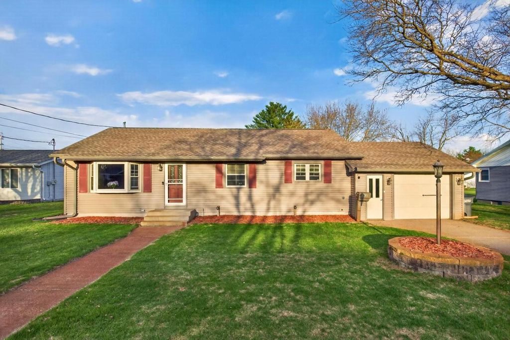 Photo of 911 19th Street S St, Wisconsin Rapids, WI 54494 (MLS # 22601591)