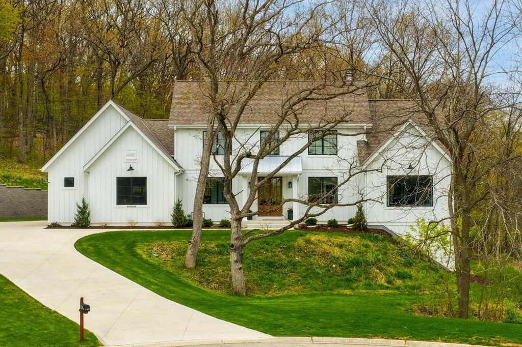 Photo of S67W20095 Benjamin COURT, Muskego, WI 53150 (MLS # 1960749)