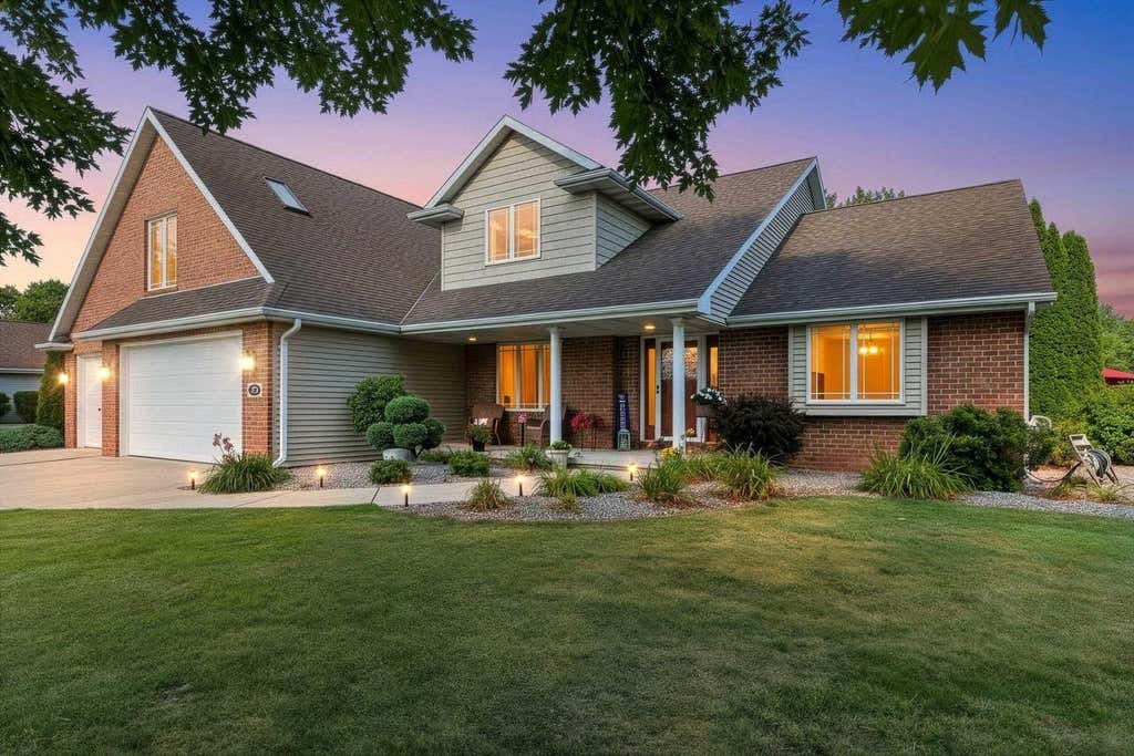 Photo of 3110 Seafarer WAY, Suamico, WI 54173 (MLS # 50330600)