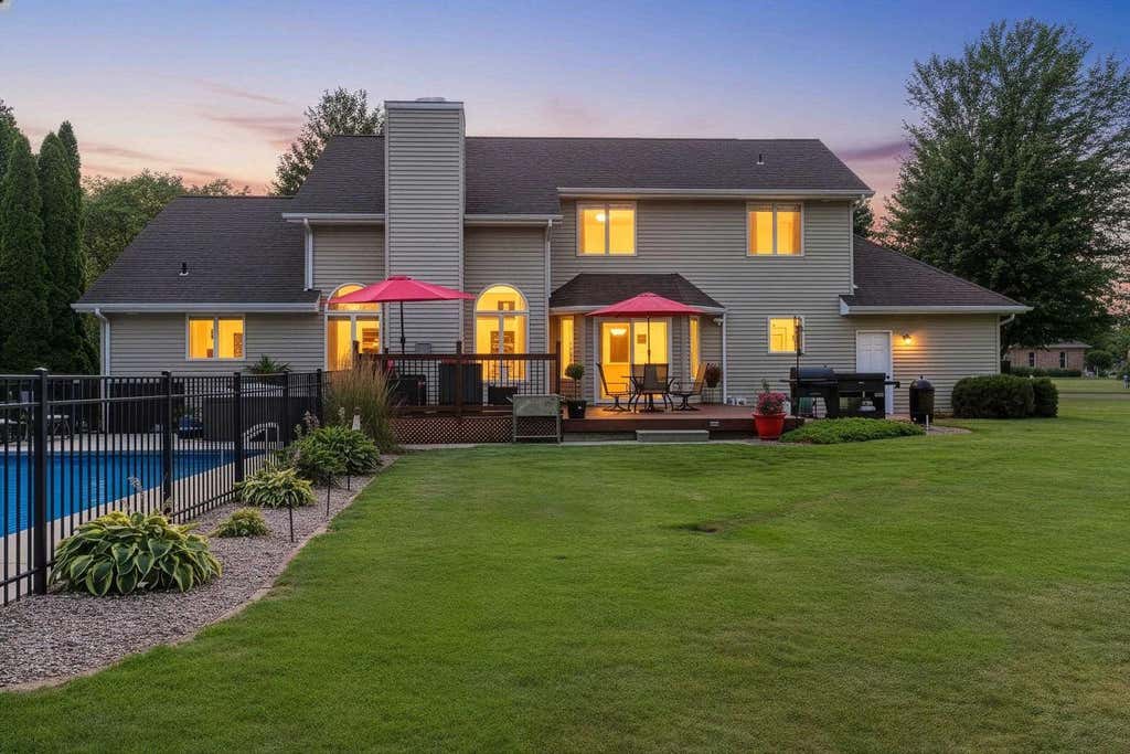 Photo of 3110 Seafarer WAY, Suamico, WI 54173 (MLS # 50330600)
