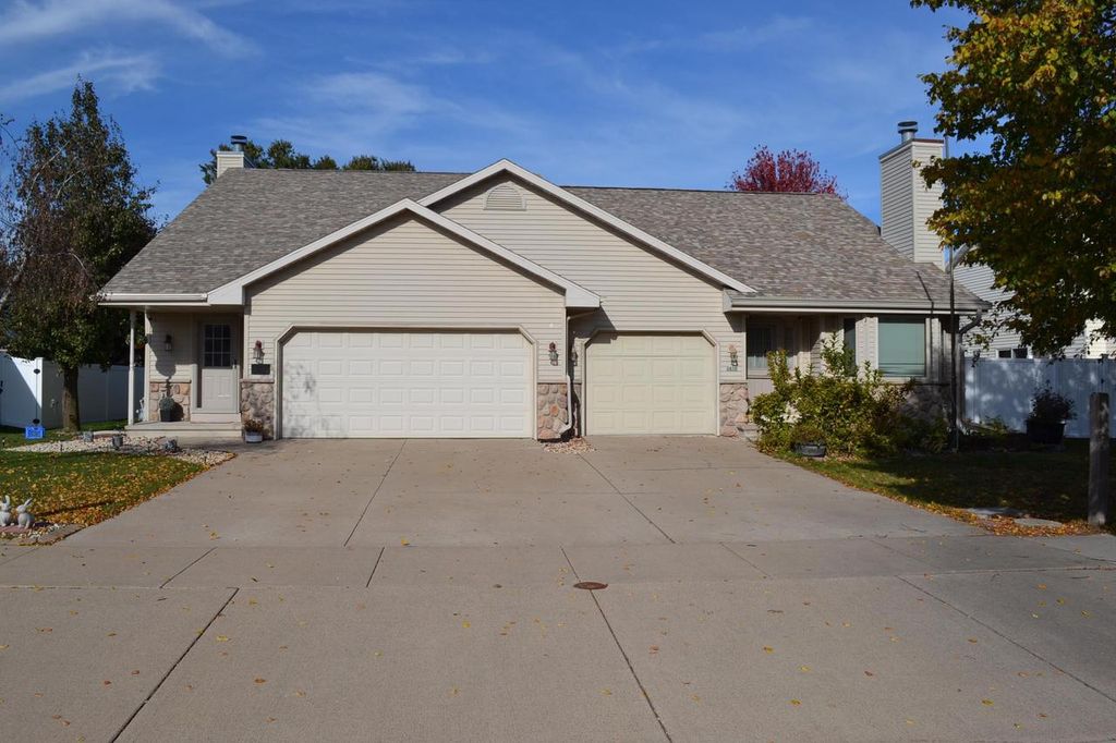 Photo of 2456 Blake COURT, Oshkosh, WI 54904 (MLS # 50317536)