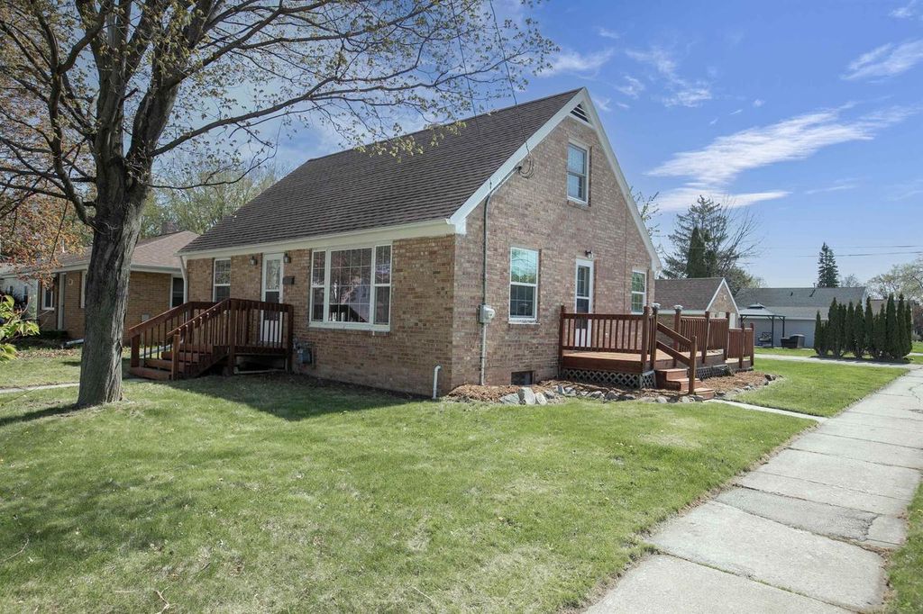 Photo of 1621 11th AVENUE, Green Bay, WI 54304 (MLS # 50325138)