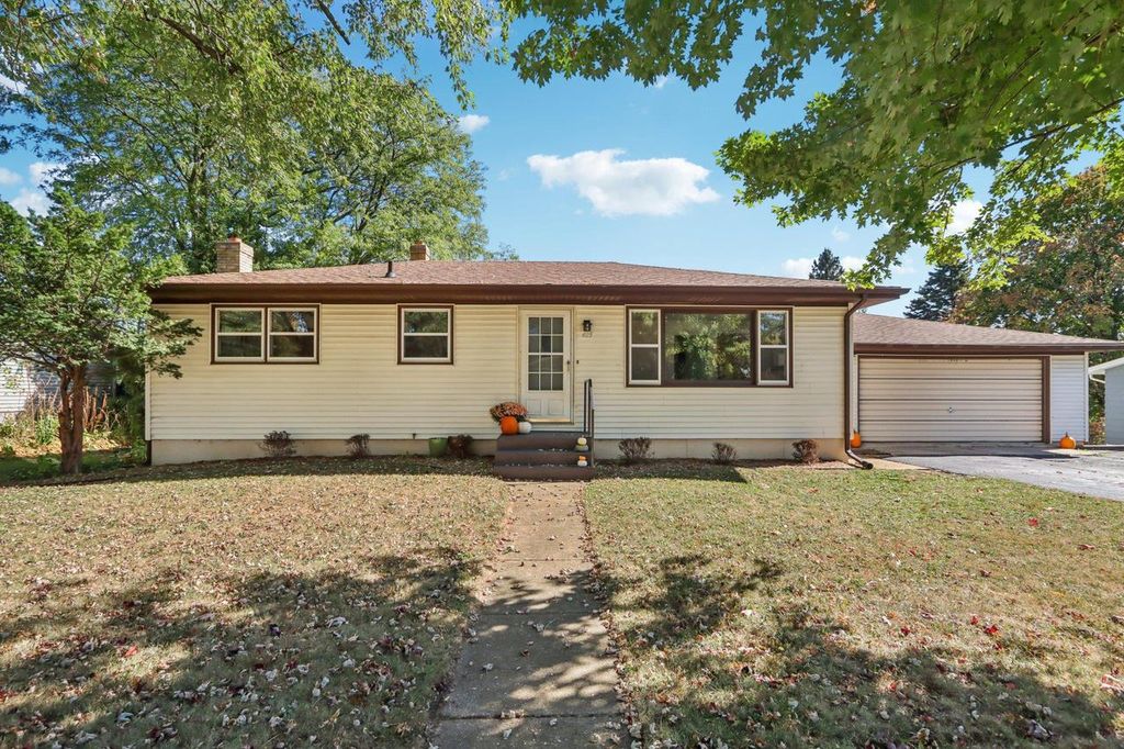 Photo of 405 Meadow Wood DRIVE, Mount Horeb, WI 53572 (MLS # 2009555)