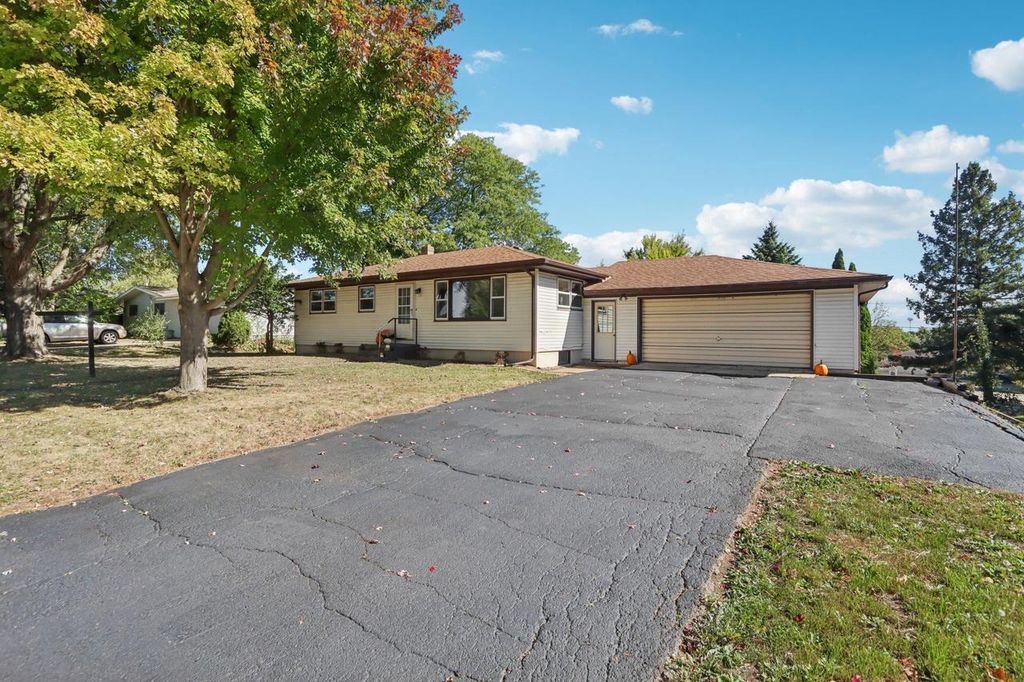 Photo of 405 Meadow Wood DRIVE, Mount Horeb, WI 53572 (MLS # 2009555)