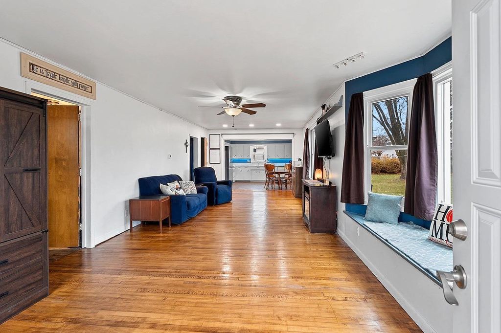 Photo of 406 Oak STREET, Luxemburg, WI 54217 (MLS # 50318689)