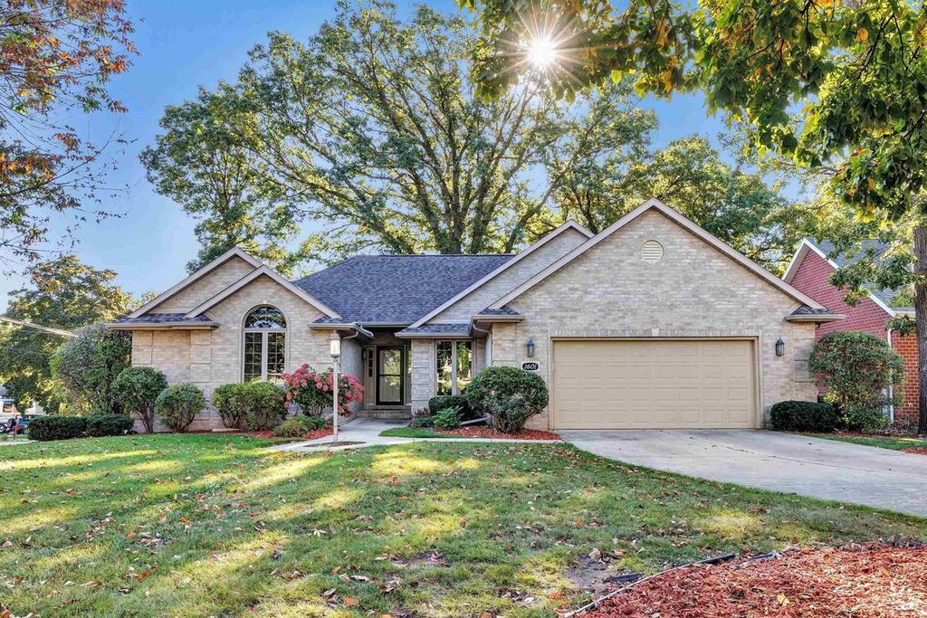 Photo of 1601 Rustic Oaks COURT, Green Bay, WI 54301 (MLS # 50316009)