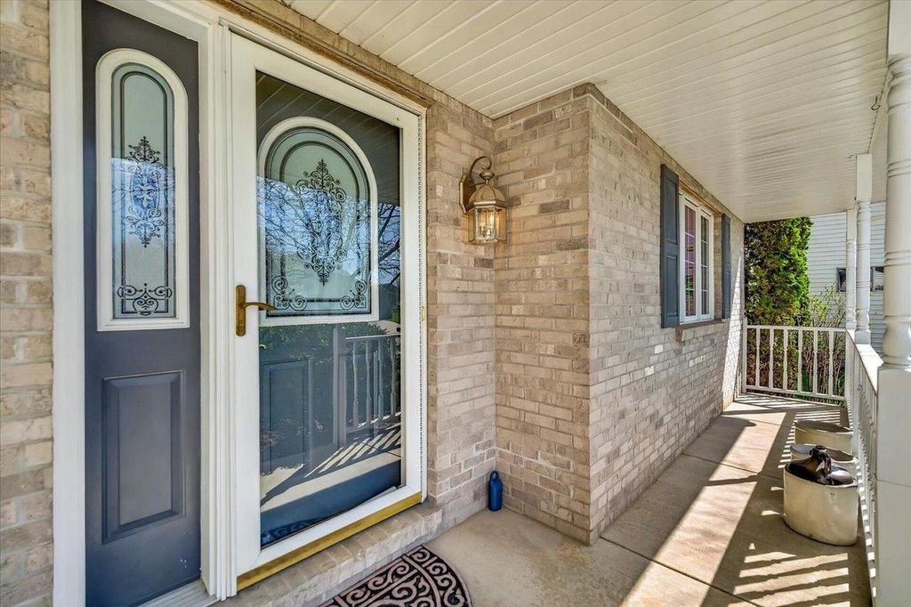 Photo of 1205 Greenbrier DRIVE, Waunakee, WI 53597 (MLS # 2021353)