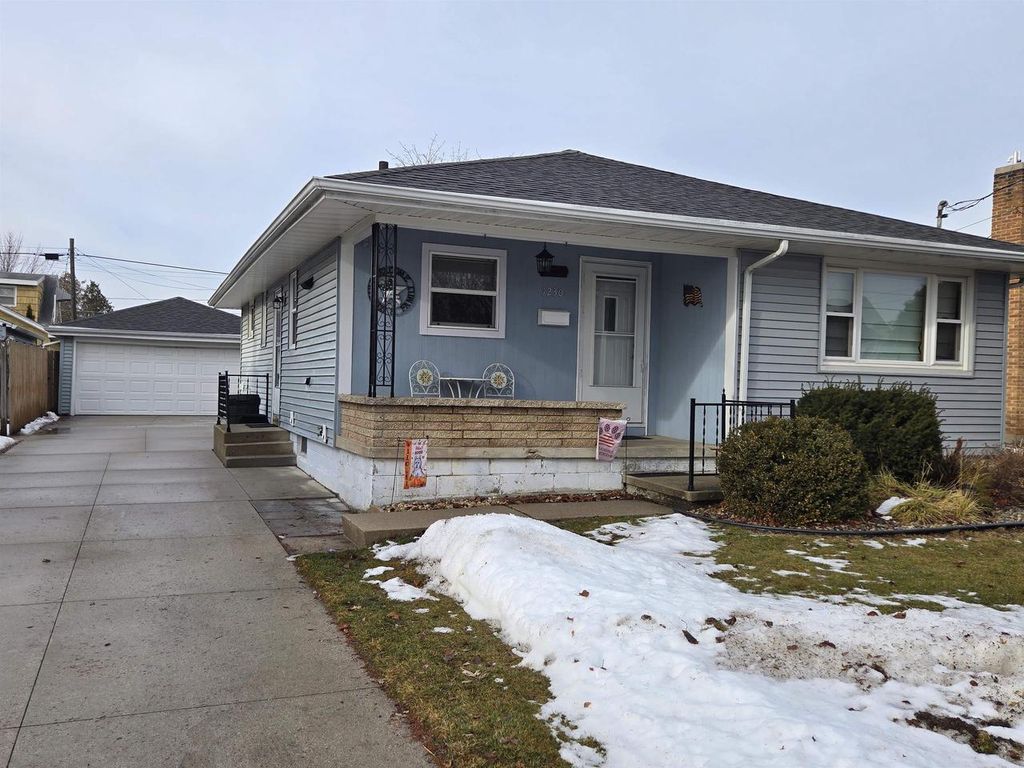 Photo of 1230 S 31st STREET, Manitowoc, WI 54220 (MLS # 50319786)