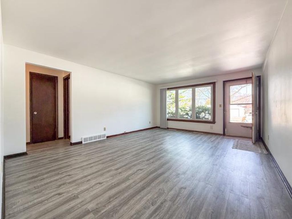 Photo of 2220 Deer TRAIL, Green Bay, WI 54302 (MLS # 50322692)