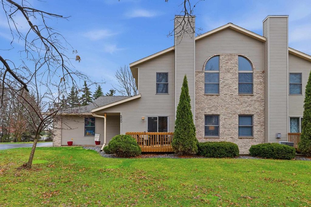 Photo of 300 White Oak AVENUE, Plover, WI 54467 (MLS # 22601482)