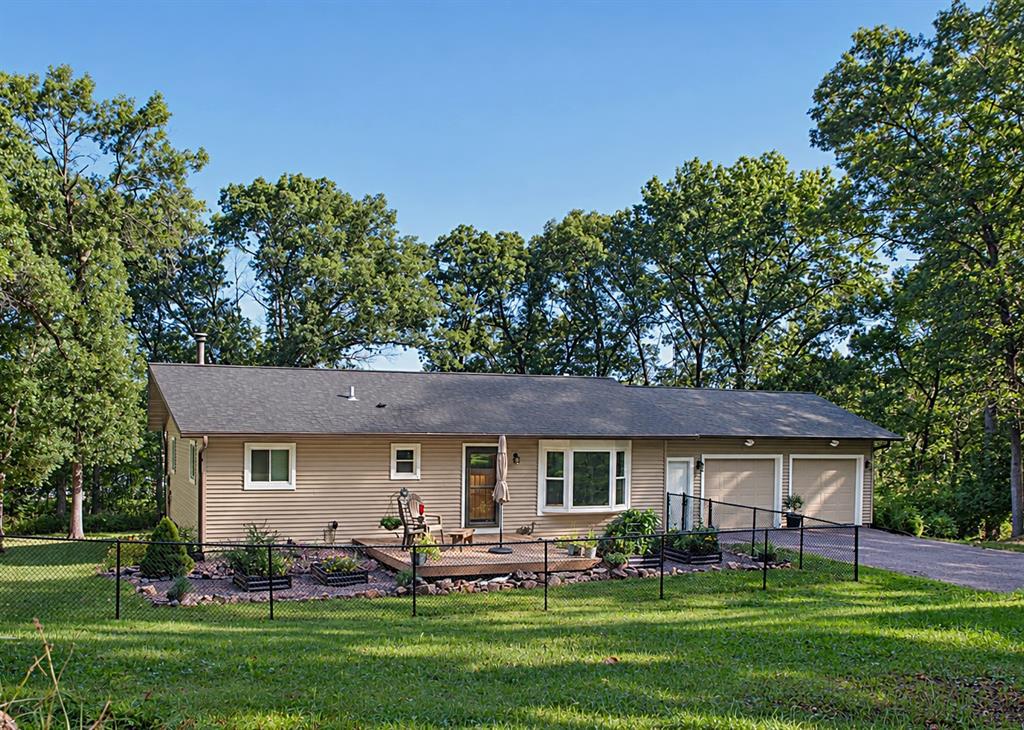 Photo of 1800 White Oak DRIVE, Eau Claire, WI 54703 (MLS # 1605549)